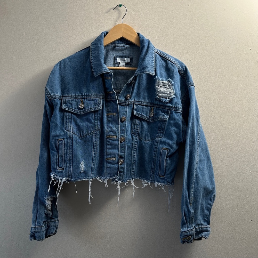 Forever 21 Distressed Light Blue Wash, Frayed Hem Stretch Jean Jacket Size M - Picture 2 of 9